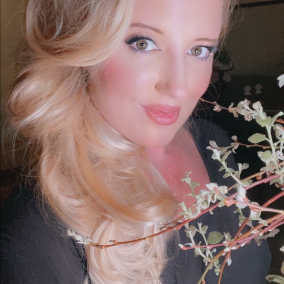 Meet your Posher, Katie - Picture 3 of 5